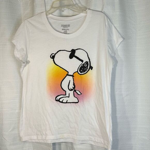 Peanuts White and Pink Snoopy Short Sleeve Tee size XXXL (21) Juniors - Picture 1 of 5